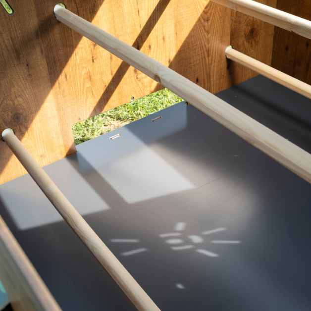 Kippenhok van hoogwaardig HPL, bestand tegen bloedluizen.