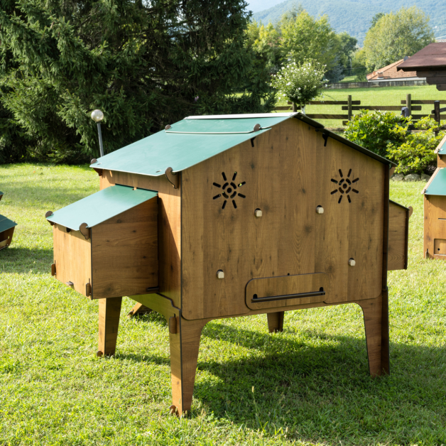 Kippenhok van hoogwaardig HPL, bestand tegen bloedluizen.