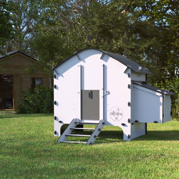 Harmony chicken coop in recycled plastic