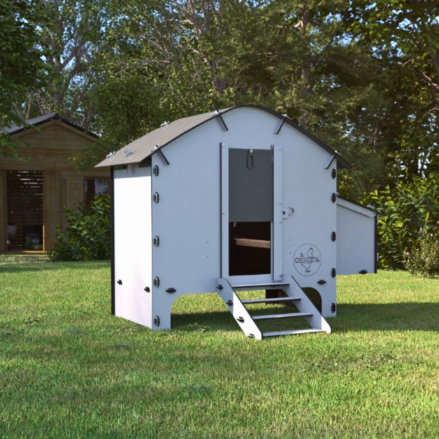Harmony chicken coop in recycled plastic