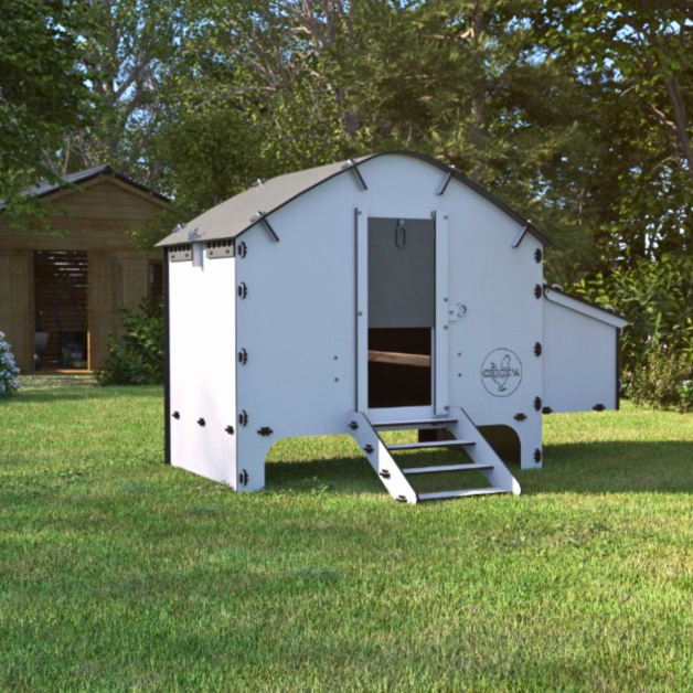 Harmony chicken coop in recycled plastic
