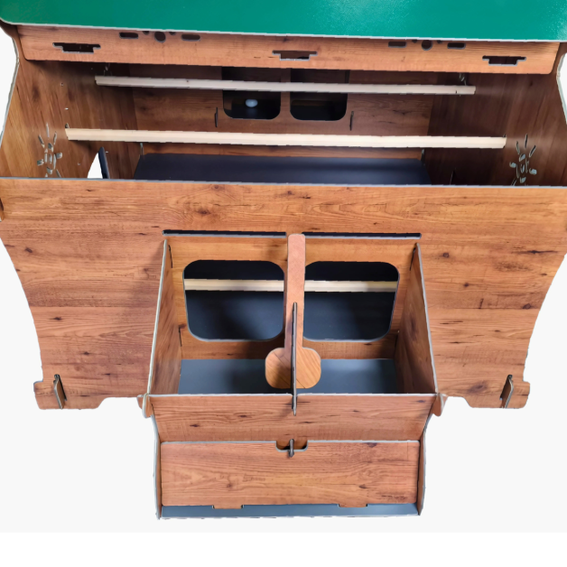 Kippenhok van hoogwaardig HPL, bestand tegen bloedluizen.