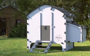 Choisissez un poulailler en plastique recyclé pour votre élevage en plein air